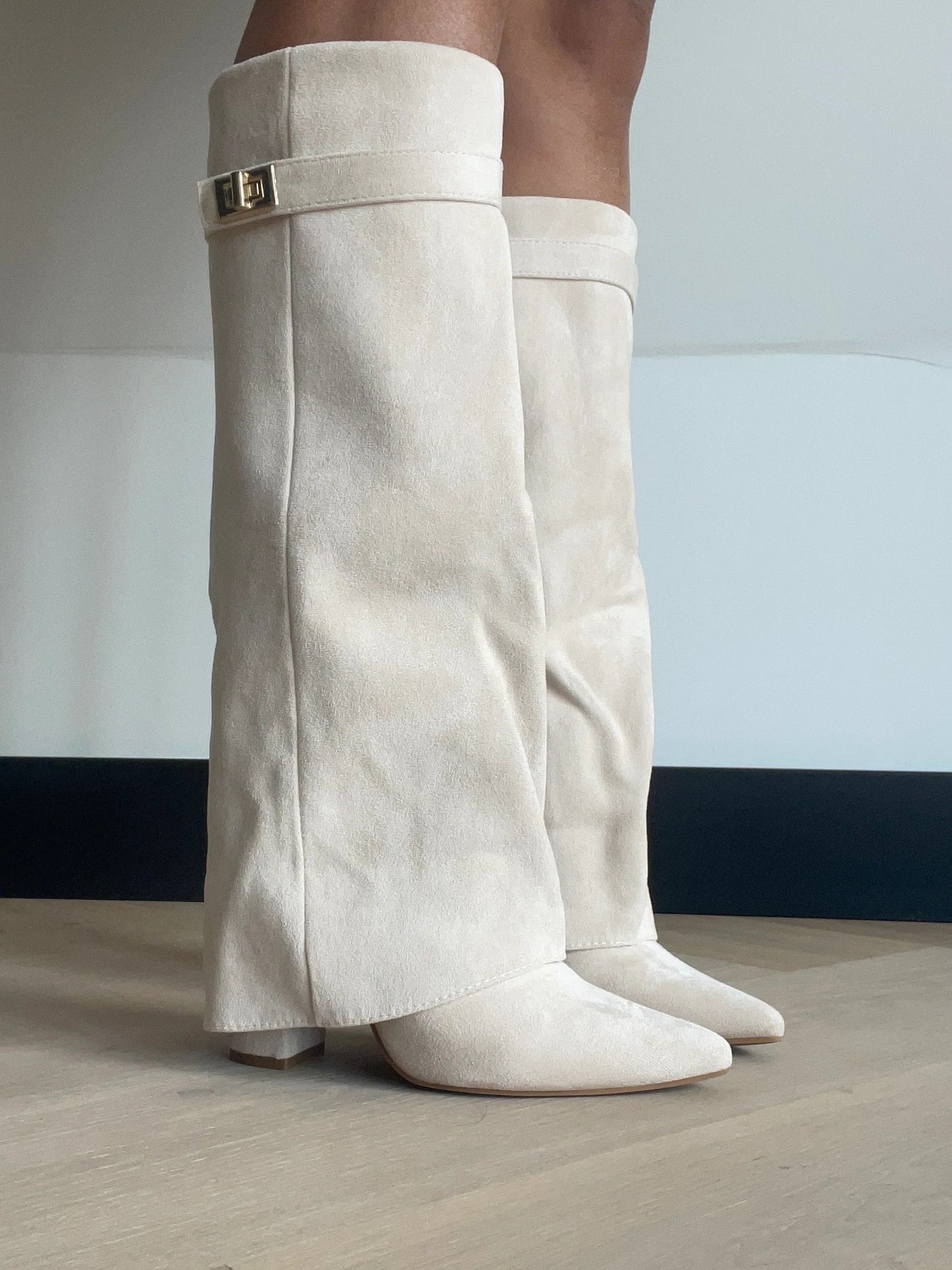 EDGE WRAP KNEE BOOTS