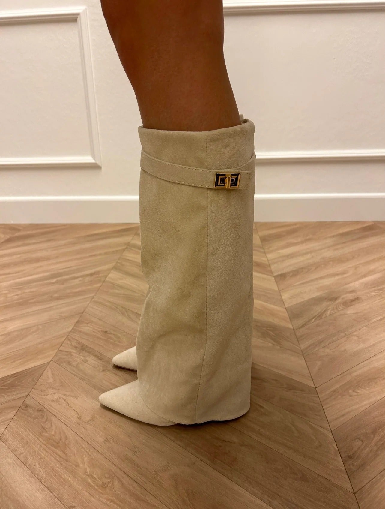 EDGE WRAP KNEE BOOTS