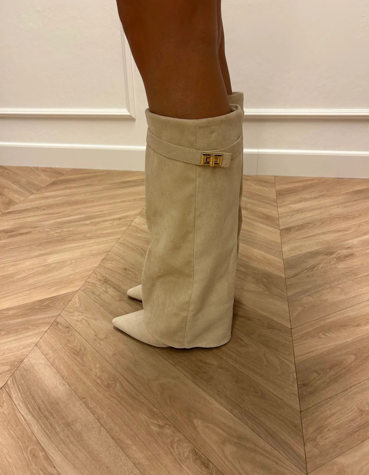 EDGE WRAP KNEE BOOTS