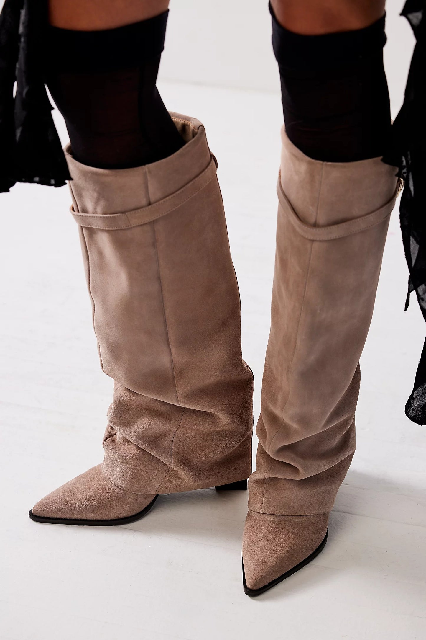 EDGE WRAP KNEE BOOTS